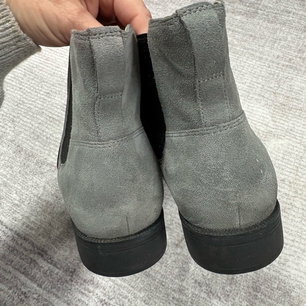 Vionic Women’s Alana Suede Bootie Sz 8 Gray Chelsea Slip On Comfort Neutral - Picture 5 of 8